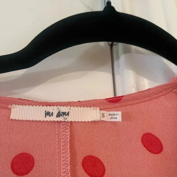Francesca’s Mi Ami Pink polka dot wrap short sleeve blouse Size Small NWOT - Picture 2 of 4